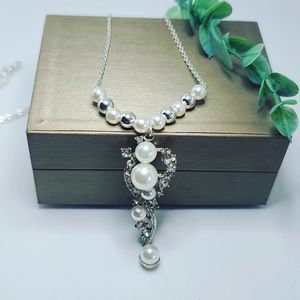 Rhinestone chain necklace